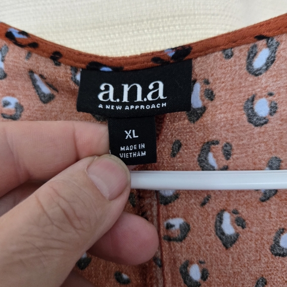 Women's A New Approach Pull over Leopard Print Blouse XL Elastic Cuff - Picture 5 of 10